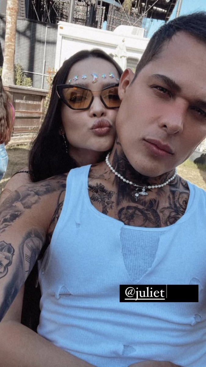 anniehathaslay's tweet photo. minha bissexualidade gritando com essa foto https://t.co/6sxXBuKQ6q