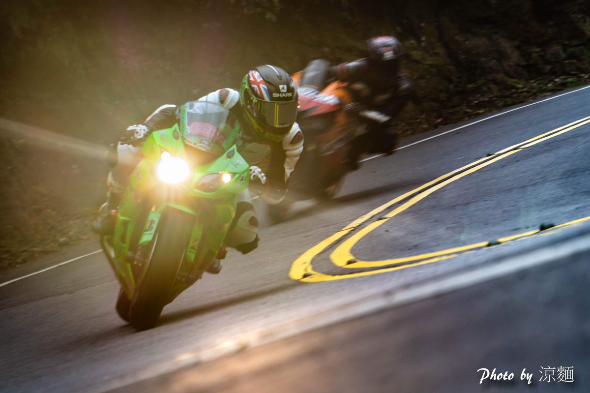 aoke86's tweet photo. 用這張照片 緬懷即將逝去的五指山
#五指山風景區 #kawasaki #honda #山道 #ride #追焦 #舊舊舊照 #sony #sonyalpha #a6000 #區間測速👎 https://t.co/TZ6ViCEDo4