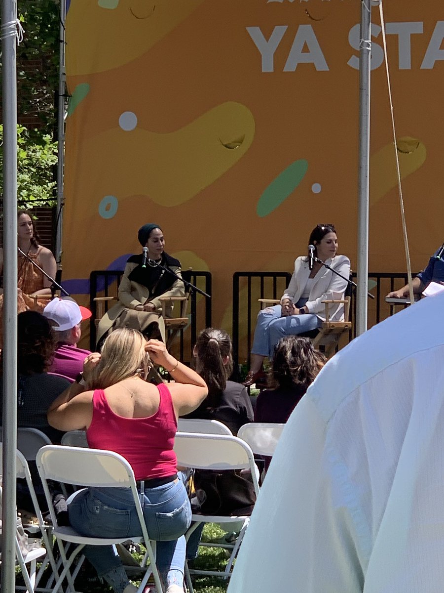 MagikMonta's tweet photo. I got to watch my daughter fangirl out as she met two of her favorite authors at the @latimesfob &amp; my heart is happy. Thank you @VictoriaAveyard and @taherehmafi for sharing your time with so many today- this mama greatly appreciated it https://t.co/g9JV4Ma2Qv