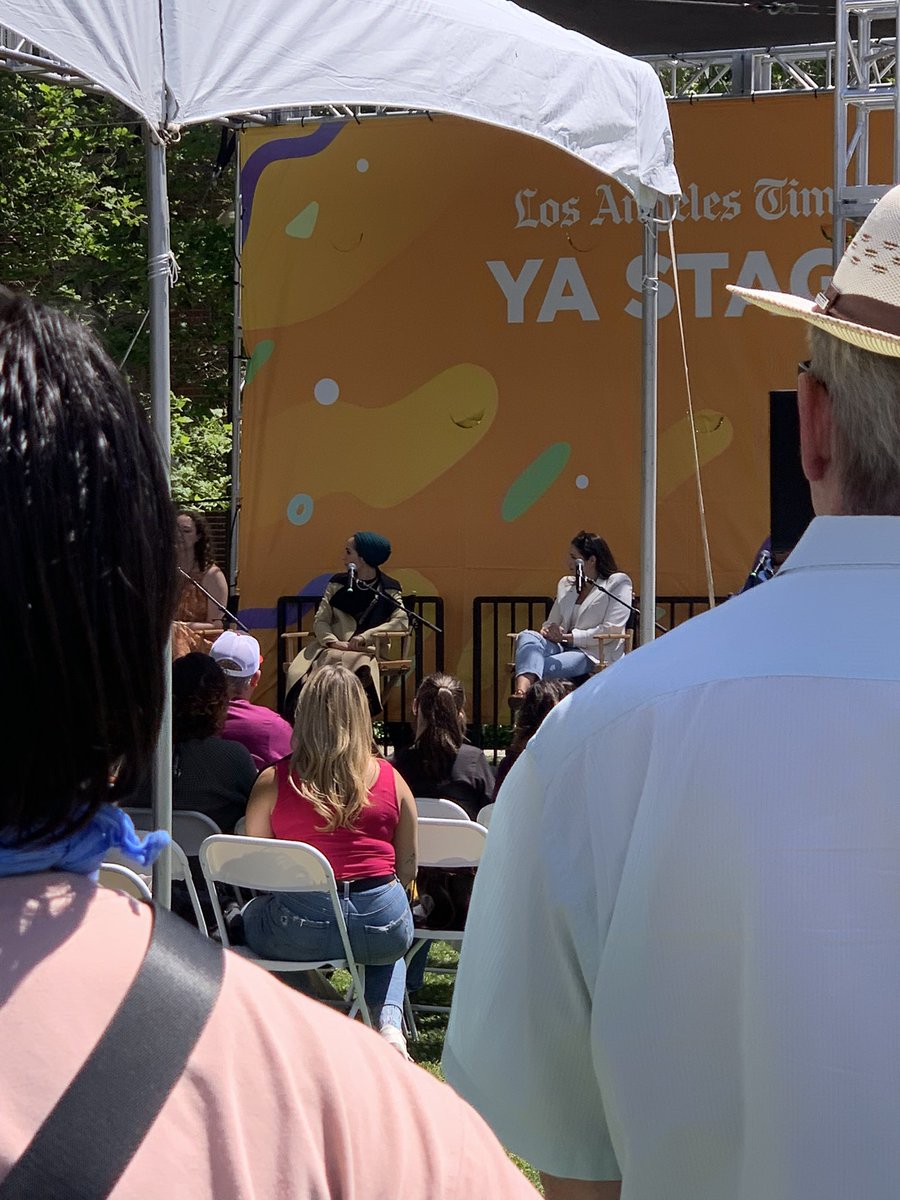 MagikMonta's tweet photo. I got to watch my daughter fangirl out as she met two of her favorite authors at the @latimesfob &amp; my heart is happy. Thank you @VictoriaAveyard and @taherehmafi for sharing your time with so many today- this mama greatly appreciated it https://t.co/g9JV4Ma2Qv