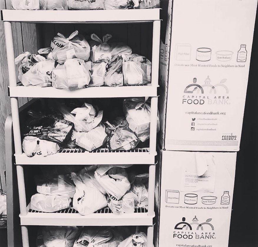 myFREEDOMtoday's tweet photo. GREAT volunteers / GREAT turnout / GREAT items distributed from @capitalareafoodbank &amp; @panerabread all made for a GREAT @findfreedomtoday distribution last Monday 👍🙌 #findfreedomtoday #Godsloveinaction #foodpantry #clothingpantry https://t.co/B9dGtr4svO