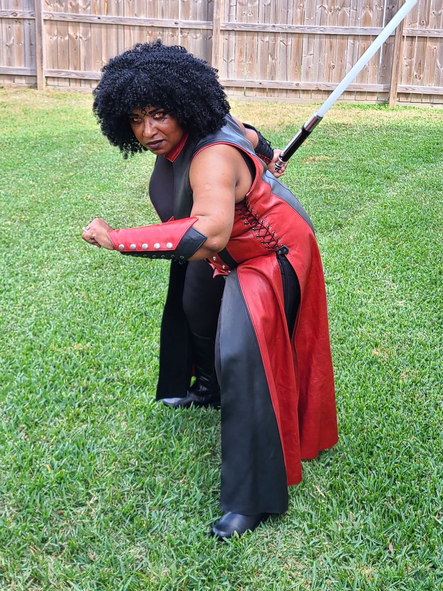 HPFanatics's tweet photo. Sith took over @Traders_Village today. Looking bad ass in my @kembeckled contacts @CrazyLenses #starwars #houstoncosplayer #poccosplayer #darkladyofthesith #badasscosplay #sithlord #darksideoftheforce #tradersvillage #blackwomanincostume https://t.co/j4pKrQgCRE