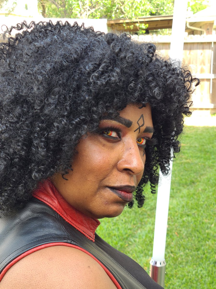 HPFanatics's tweet photo. Sith took over @Traders_Village today. Looking bad ass in my @kembeckled contacts @CrazyLenses #starwars #houstoncosplayer #poccosplayer #darkladyofthesith #badasscosplay #sithlord #darksideoftheforce #tradersvillage #blackwomanincostume https://t.co/j4pKrQgCRE