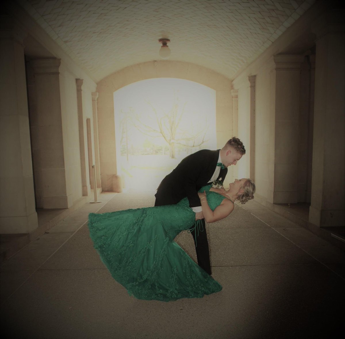 AngelaMaynor42's tweet photo. Prom 2022 https://t.co/tIWRoihRmk