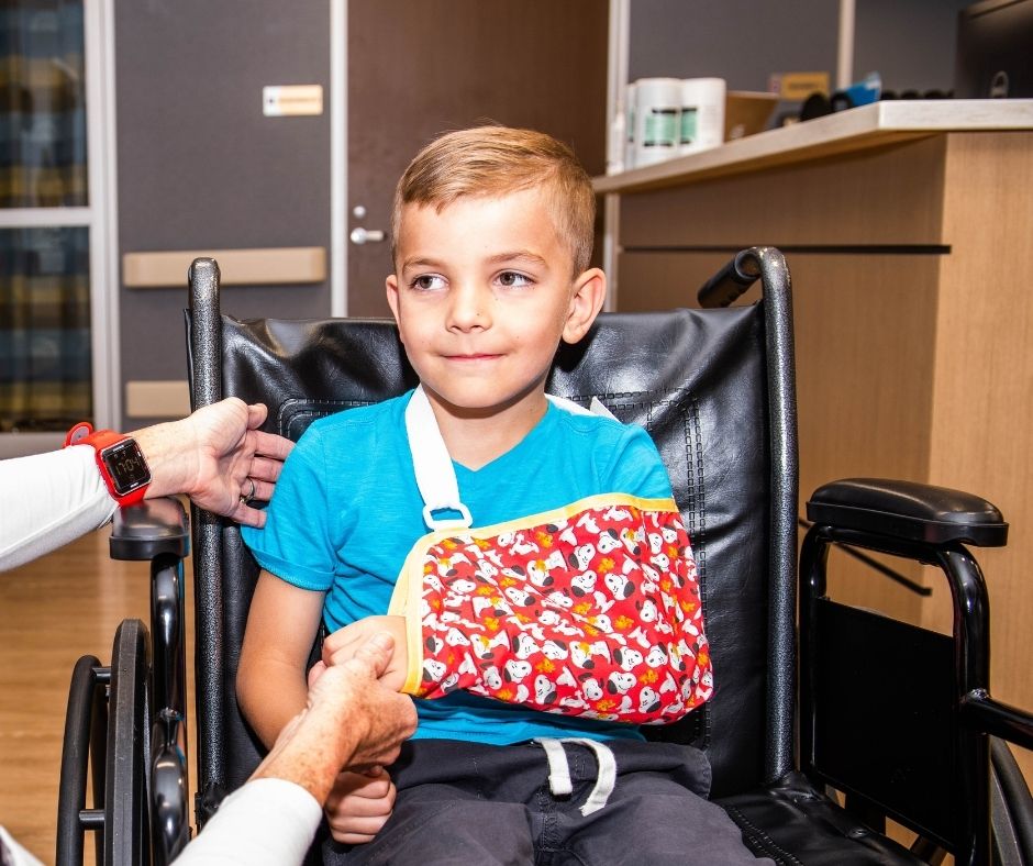 Are you dealing with a sprain, fracture, or dislocation? Come see us at Tucson ER &amp; Hospital! For more information on our Trauma/Acute care, head to our website. 1l.ink/DNL6D4L #ComeFeelTheDifference 

📍Find us on Broadway, one block west of Swan.