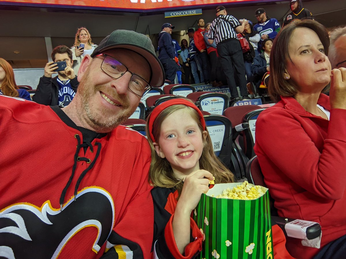 LaileyRl's tweet photo. Let's go Flames! #CelebrateCofRed https://t.co/scjeaW03gr