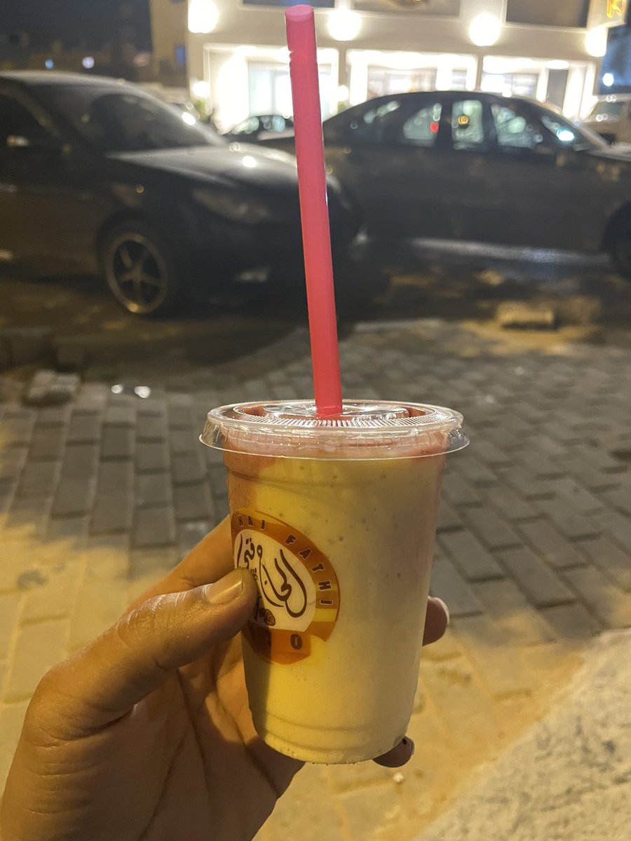 قراديلا في بن عاشور جنب السوق المثلث …هامبورغا اطلع طوووووول و بعدها تضرب زوز بريوش من الحاج فتحي سلحوبيات ماتفهم شي  🤤🤤