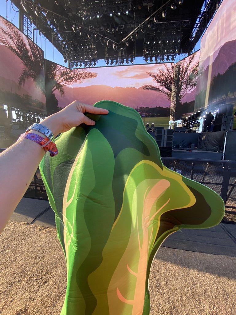 patamaii's tweet photo. พร็อบแบบออแกนิค ทุกอย่างเริ่มที่ตัวเรา พวกมายเอ้ย 55555555555

FEEL THE COACHELLA AENERGY 
#aespaLiveAtCoachella #aespa #aespaCoachella @aespa_official https://t.co/40K4W77YZu