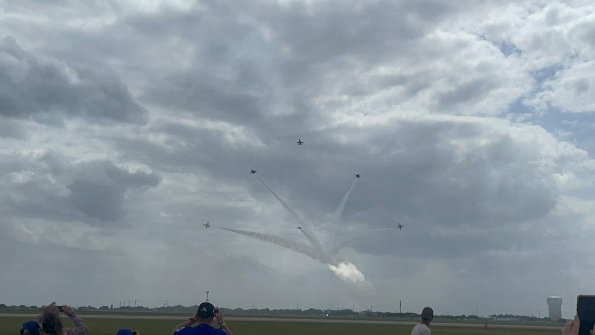 AliciaNicole_tv's tweet image. 10/10 recommend going to an air show with your Air Force pilot boyfriend. 
@AFThunderbirds @JBSA_Official 
#TheGreatTexasAirshow #SoonToBeA10pilot #FAIP