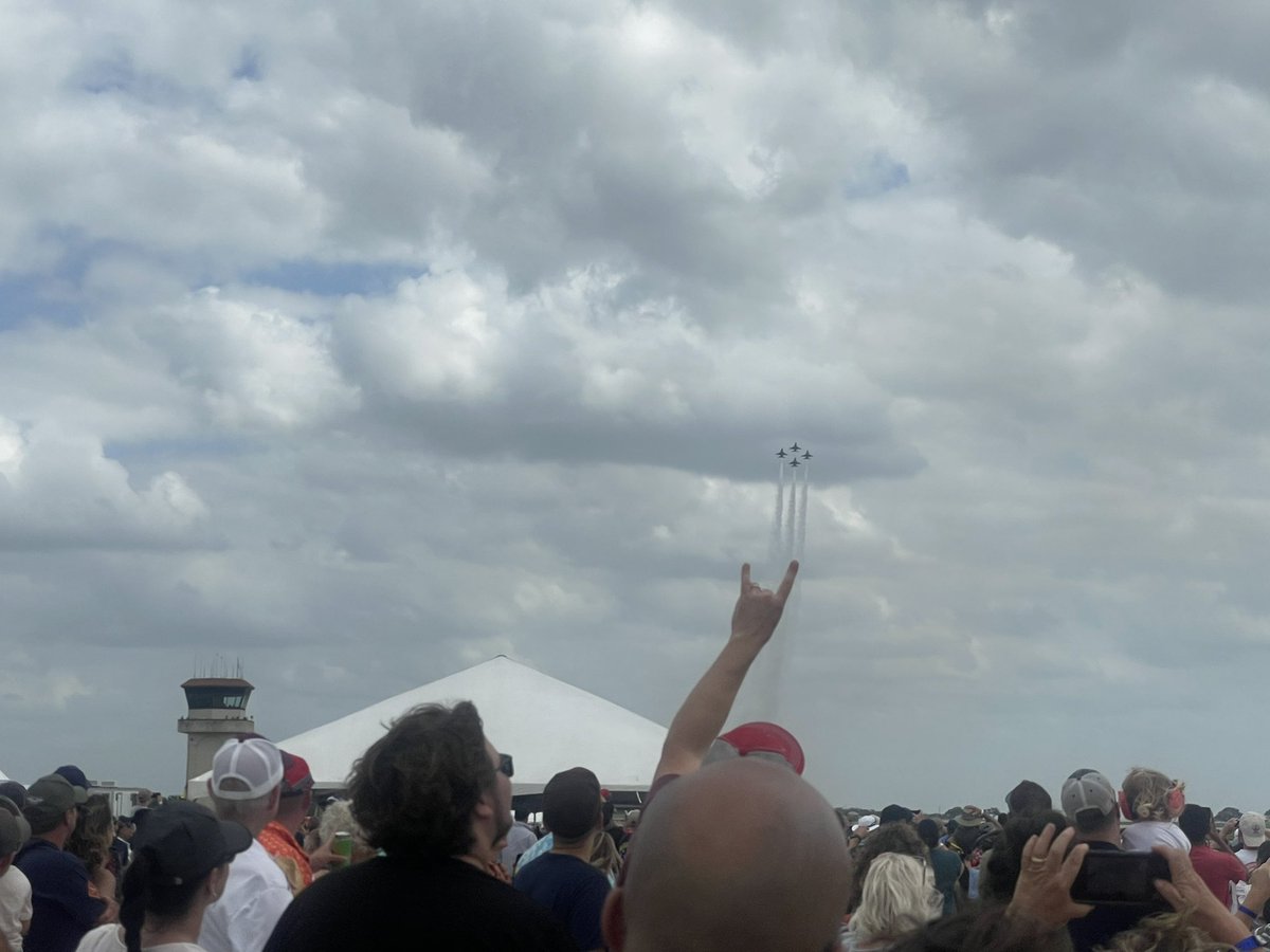 AliciaNicole_tv's tweet image. 10/10 recommend going to an air show with your Air Force pilot boyfriend. 
@AFThunderbirds @JBSA_Official 
#TheGreatTexasAirshow #SoonToBeA10pilot #FAIP
