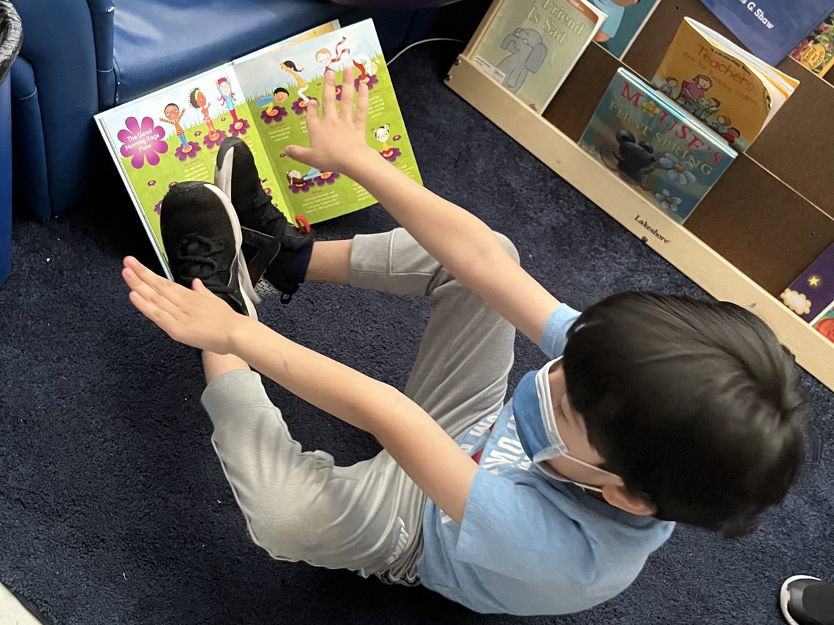 MsBaker_MVW's tweet photo. Perfecting yoga poses. 🧘♂️ #fcpsprek #mvwes https://t.co/HVI46UqVEz
