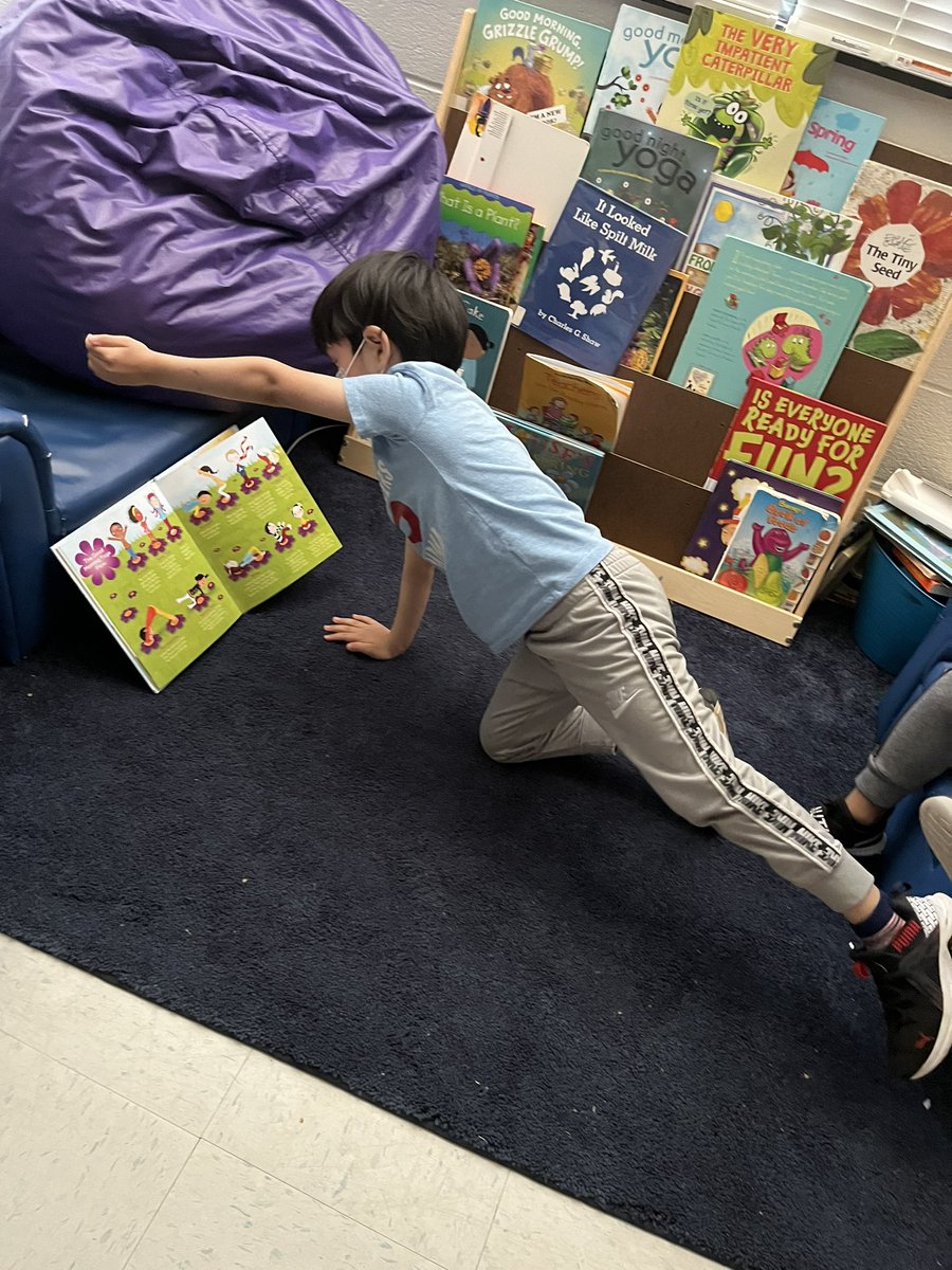 MsBaker_MVW's tweet photo. Perfecting yoga poses. 🧘♂️ #fcpsprek #mvwes https://t.co/HVI46UqVEz