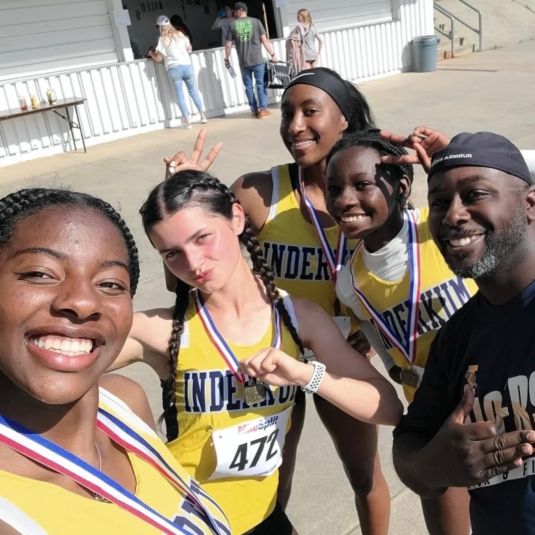 AthleticsNusd's tweet photo. #waytogotigers!! ππ½ππ½
NEW SCHOOL RECORD VG 4 x 400m relay (4:06.08) & 1st @ Sac Meet of πIt's a great day to be a Tiger. π
#ihs #ihstigerstrack #nusdstudentathletes @IHSTigerSports @NatomasUSD @natomasbuzz @SacBee_JoeD @cameronsalerno1 https://t.co/aqf41J2Tnn