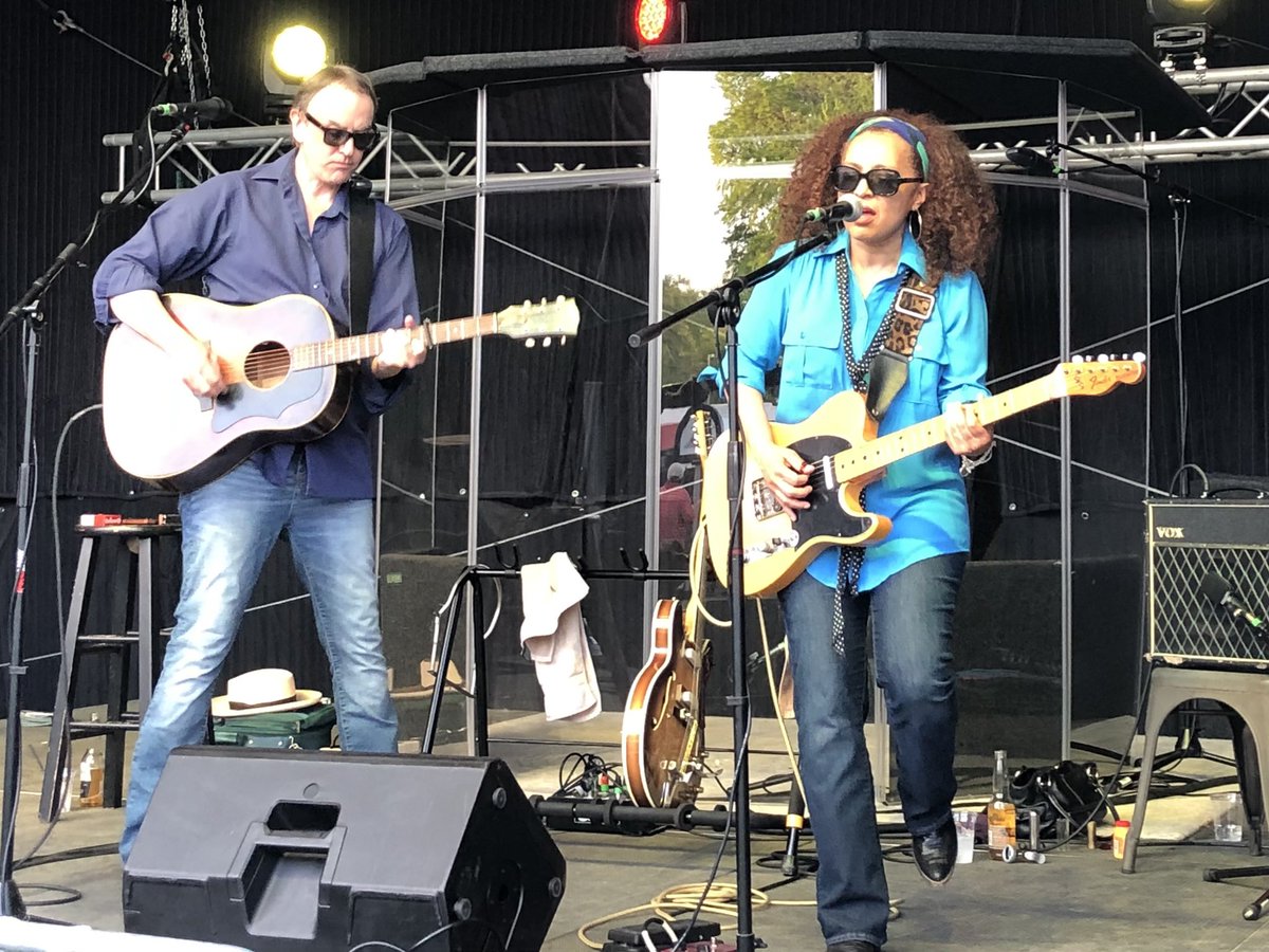 FreewheelinMY's tweet photo. Tracey and Pete, it was so great to finally meet you last night. Thanks again for playing “Simple Twist of Fate” for me! Hope to see y’all again soon! 🎸🎶❤️ #RegalRockNRoll
#DylanTwitterRocks https://t.co/w4GxhLn5q9