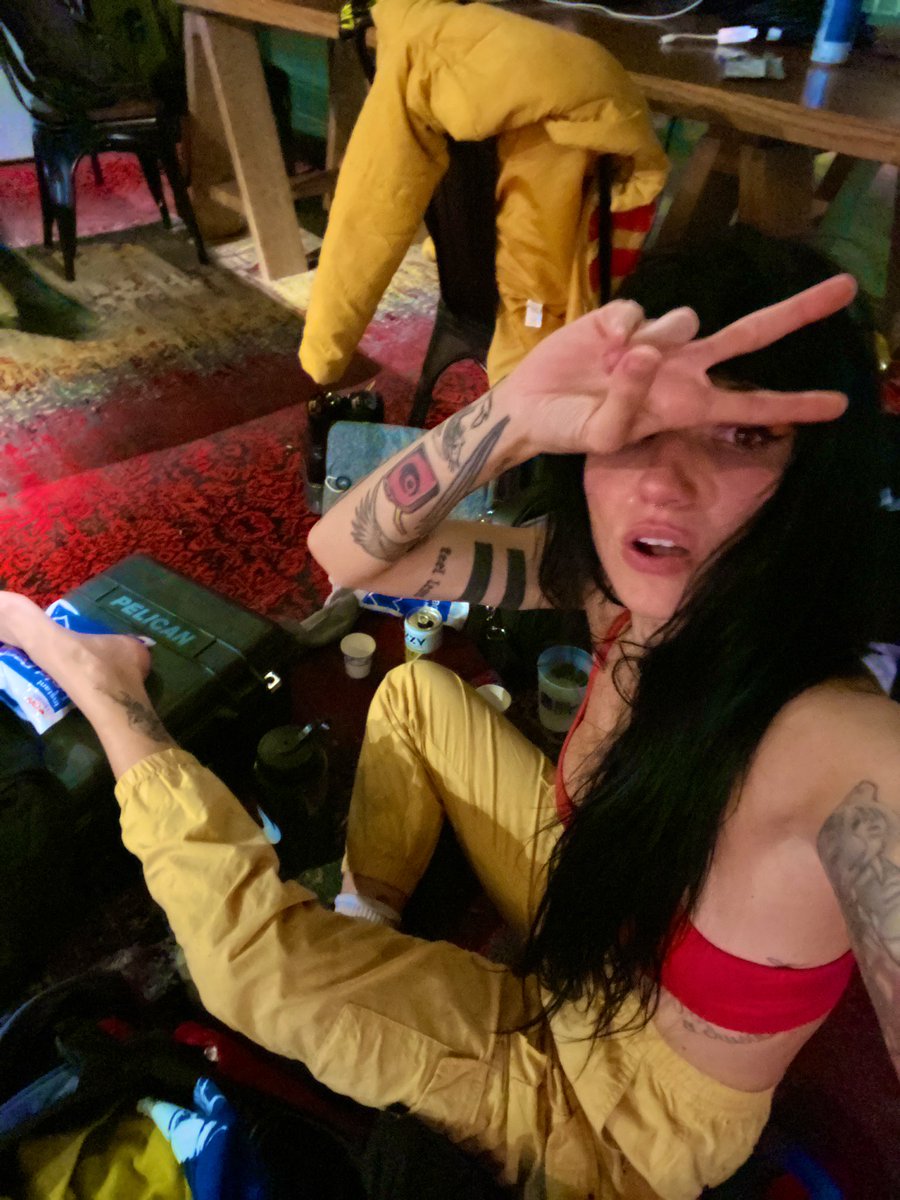 lights's tweet photo. BOSTON YOU SLAPPED SO HARD I FRCTURED MY ANKLE THANK YOU 
I AM NOW IN IMMENSE PAIN https://t.co/LTIEYV6YmY