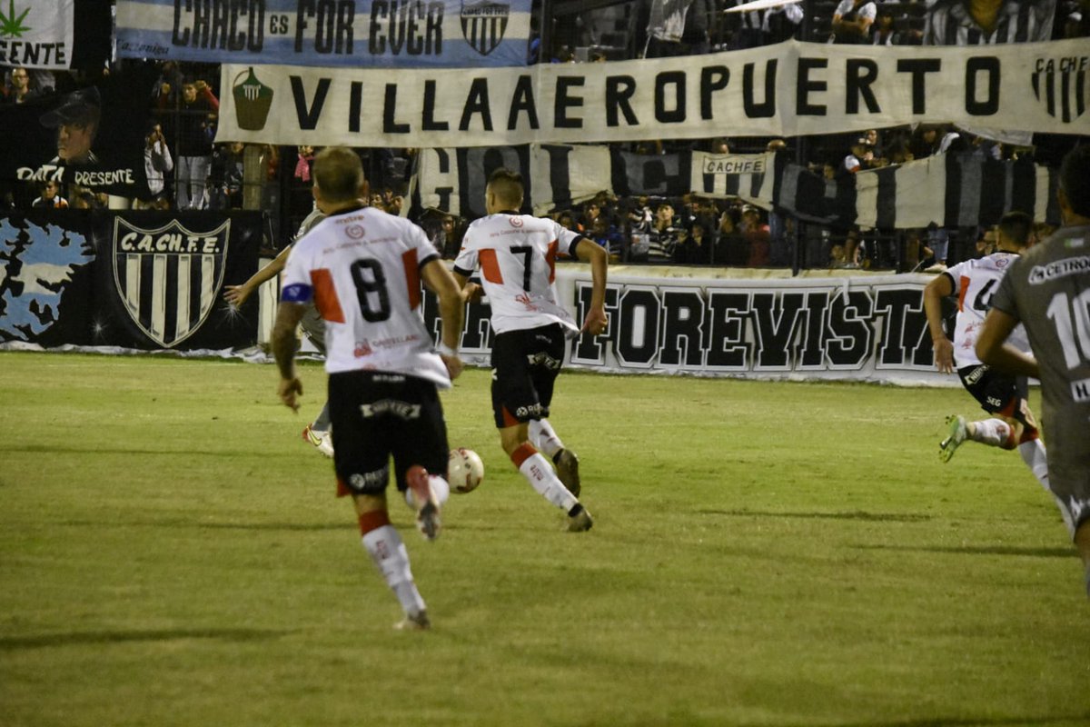 orgullomayor's tweet photo. #Fútbol #CFExMOR
Tres cambios en Morón: Lucas Angelini, Leandro Cabrera (debut) y Damián Akerman reemplazan a Leonel Bontempo, Gastón González y Alan Schönfeld.

En '42 del complemento, pierde el Gallo 1 a 0 en Chaco.

#VamosGallo 🐓 https://t.co/9B3vPwit6w