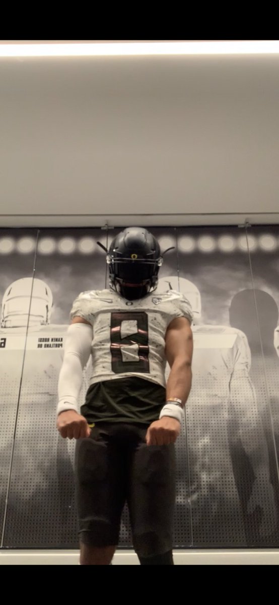 Rbenenge23's tweet photo. Thank you to @Coach_JakeLong @CoachLup @CoachDanLanning @CoachTinkFB @JRMoala and the whole Oregon Football Staff for a great visit💚🦆 #ScoDucks https://t.co/tgSK4mHpG6