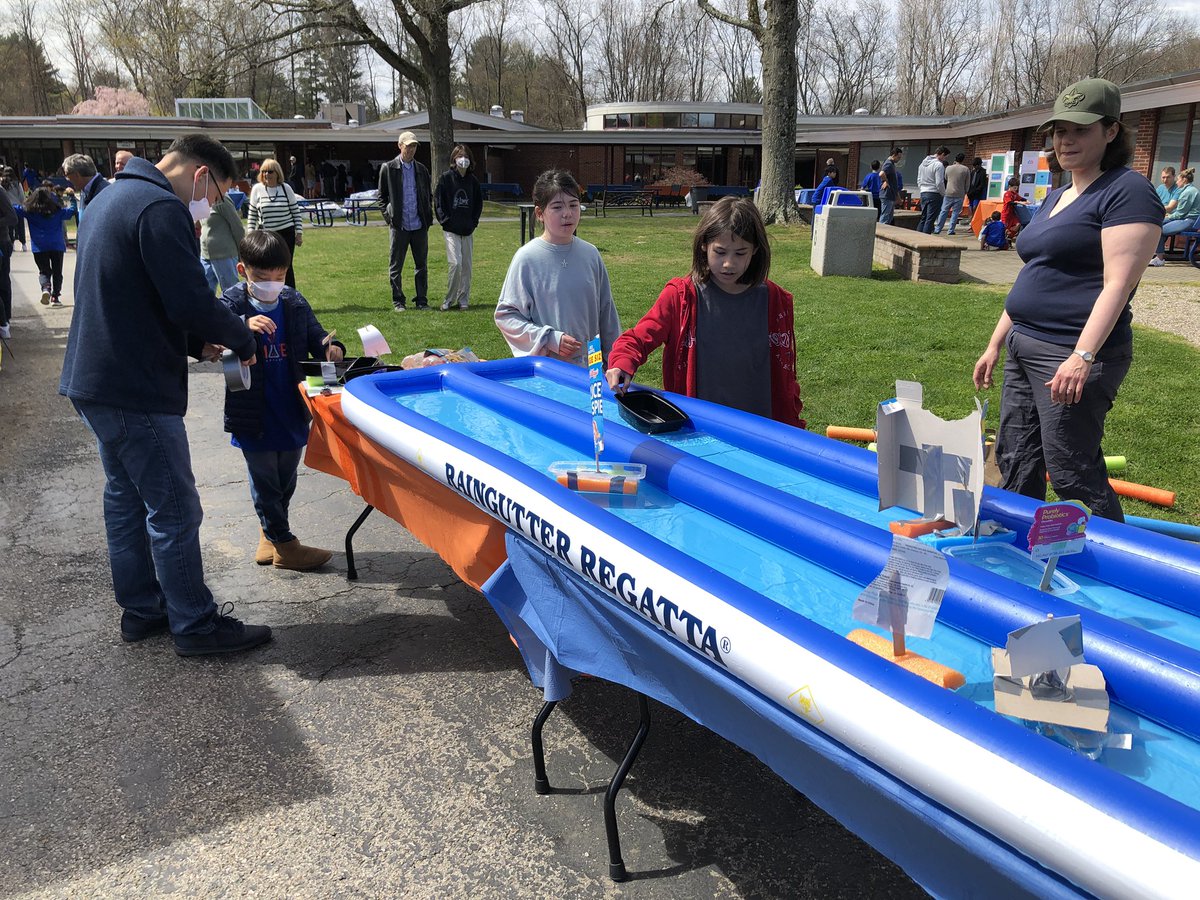 ChappaquaPTA's tweet photo. There are not enough characters to say how awesome the 8th Annual CPTA STEMfest was! Weather, kids, parents, faculty, science, ice cream - all check! Thank you to all our volunteers who worked tirelessly to make this happen! #chappaquastem https://t.co/EaTqcvq4Z5