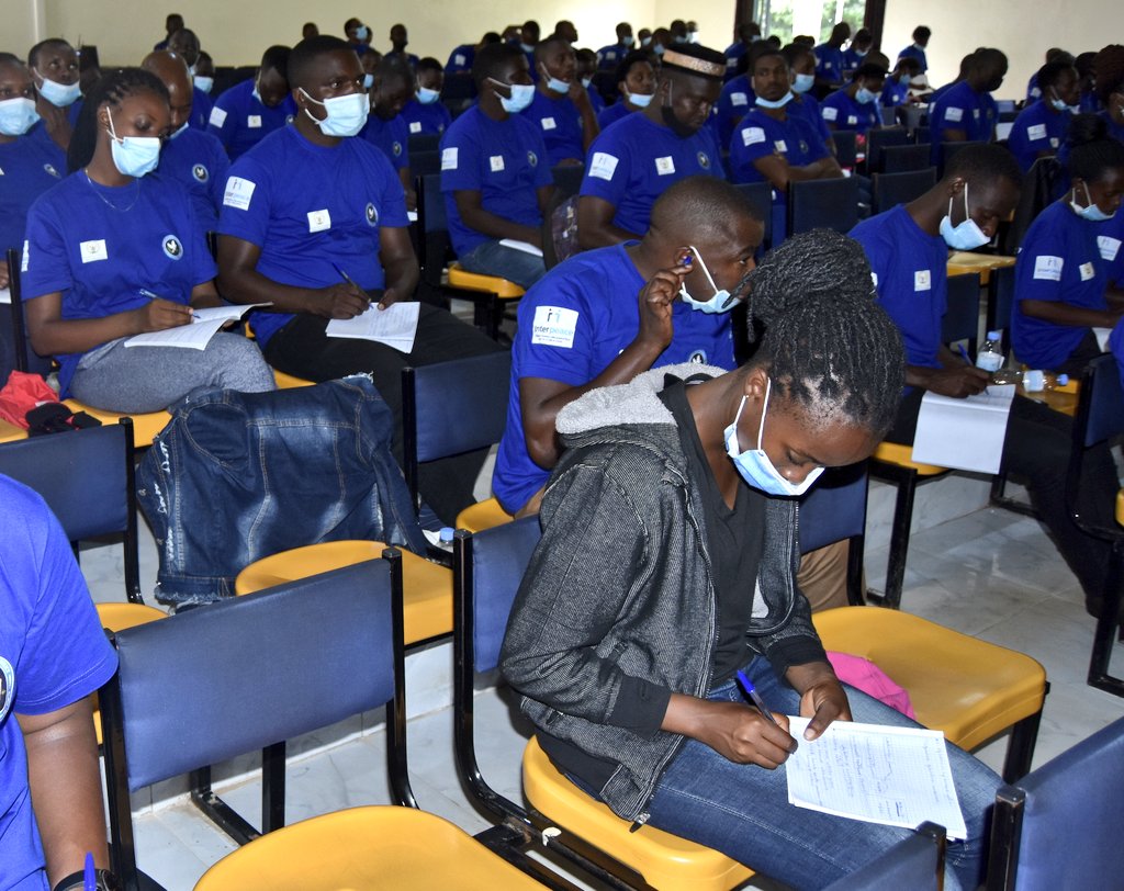 RyvcpNyagatare's tweet photo. INZIRA @RwandaYouthVol1
twahisemo;

Twahisemo kugumana ubumwe .

Twahisemo  Kubazwa inshingano 

Twahisemo gutekereza byagutse no kureba kure.

Twahisemo kuba abakorerabushake bakorera umubyeyi wacu ariwe u #Rwanda .

Kuba @RwandaYouthVol1 ni uguhitamo neza! https://t.co/i0zALiltEX