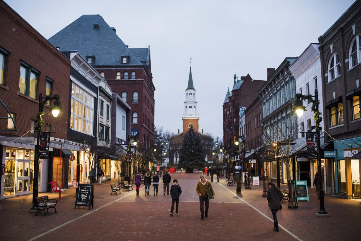 BostonDotCom's tweet photo. Vermont has the best public square in America, according to USA Today https://t.co/lqyRzxxP7O https://t.co/0LH0lP20J1