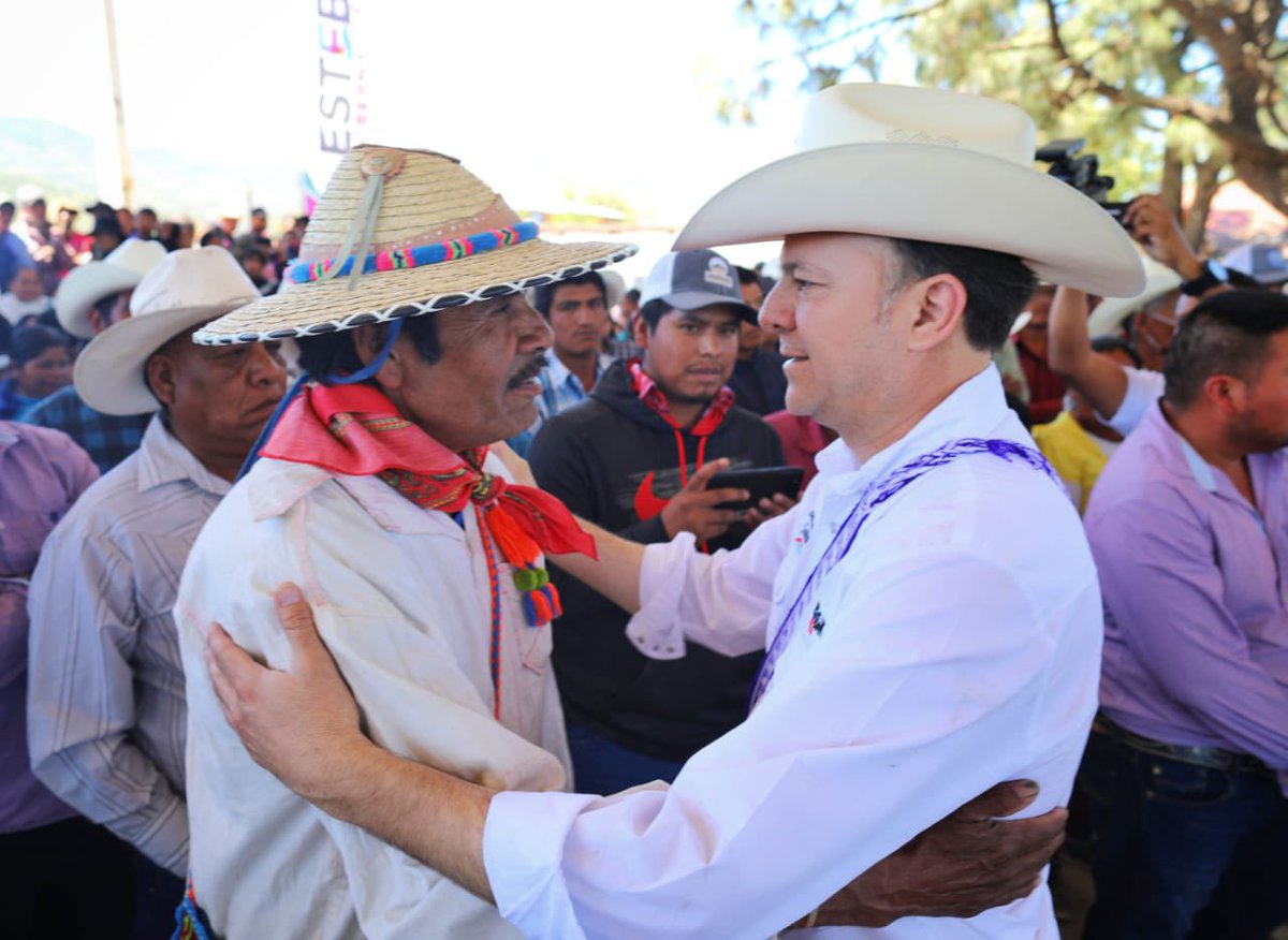 EVillegasV's tweet photo. Seremos un gobierno cercano a las y los duranguenses. Desde la Guajolota, reafirmamos ese compromiso de recorrer y visitar cada rincón de nuestro estado. 

#DefendamosDurango #ConTrabajoYValor  #VaXDurango https://t.co/0Q7bYr6teY