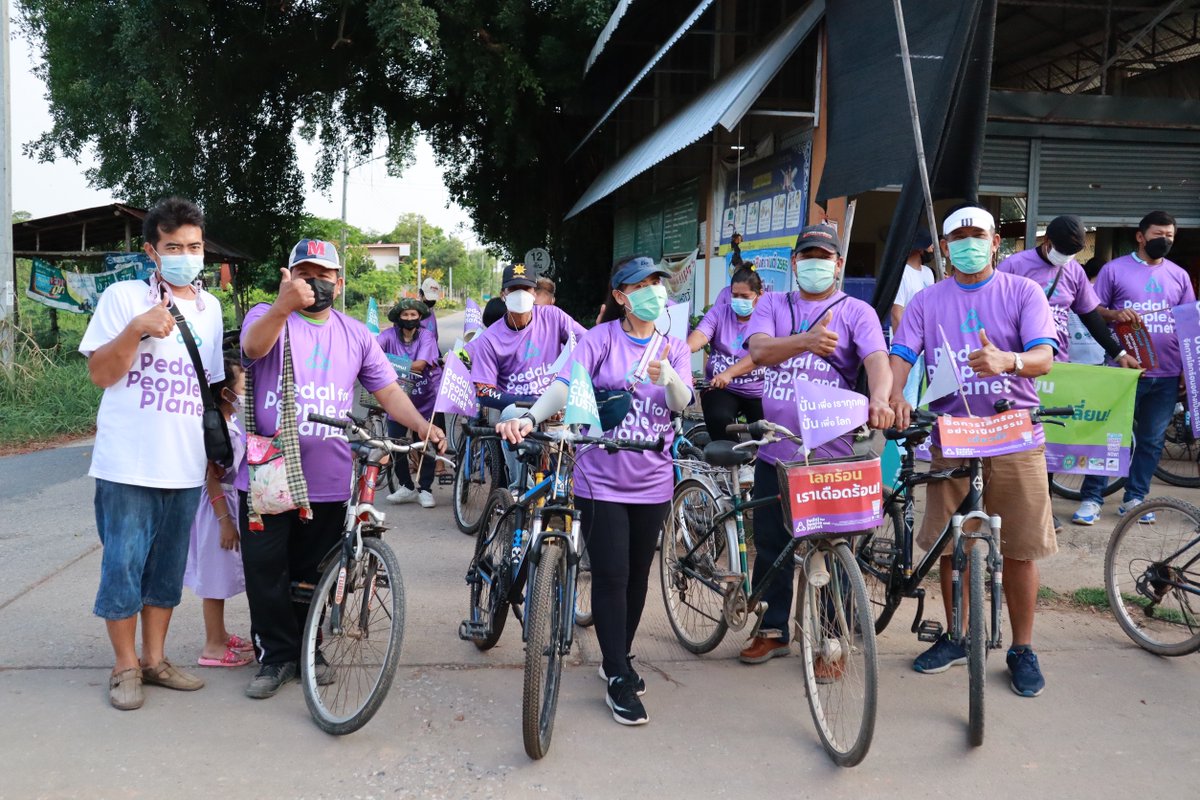 ClimateWatchTH's tweet photo. เริ่มปั่นแล้ว ร่วมกับเพื่อนในเอเชีย 
โลกร้อนส่งผลมาก ส่งเสียงให้จัดการอย่างเป็นธรรม #APMDD #JomThongcommunitymembers,Phitsanulok, Thailand ,the forefront of #climateemergency- join #TheAsianPedalforPeopleandPlanet to demand #ClimateJustice https://t.co/MBq7477iXj