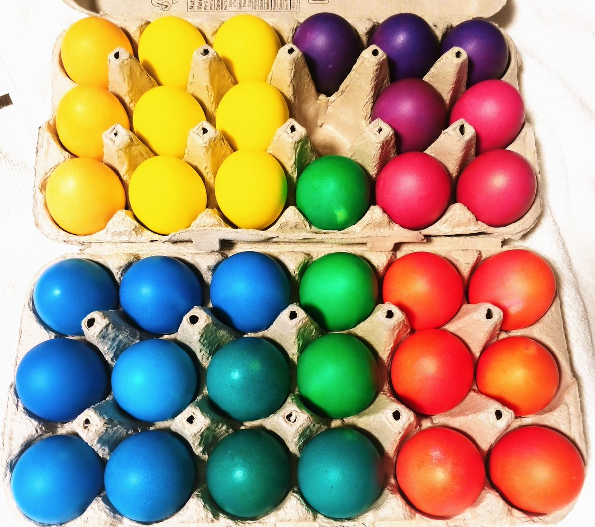 CassH82's tweet image. The Brightest Batch to Date ~ Happy Orthodox Easter to All Celebrating 💙💛🇺🇦🌈
#UkrainianEaster2022 #крашанки #colouredeggs