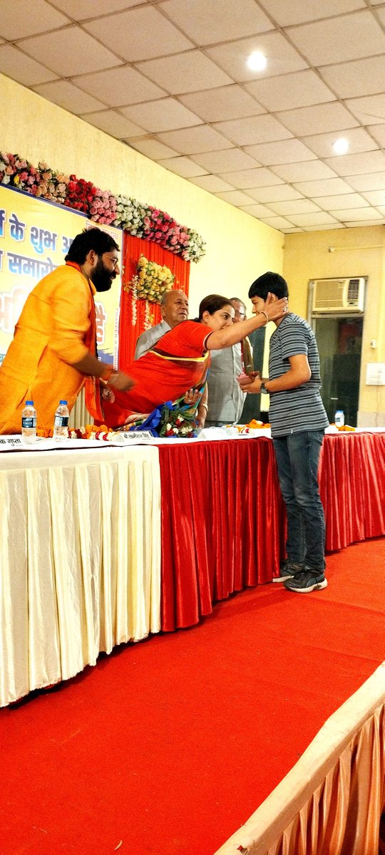 wrestleranushka's tweet photo. आज जनपद बुलंदशहर, गुलगार्डेन में ऑनस्ट क्लब के स्वर्ण जयंती वर्ष के शुभ अवसर पर आयोजित सम्मान समारोह में जिला पंचायत अध्य्क्ष @DrAntulTeotia जी, विधायक श्री @Lakshmirajbjp जी, व ऑनस्ट क्लब के मिले स्नेह आशीर्वाद के लिए सभी का धन्यवाद ।
#HonestClub #JilaBulandshahr #AnushkaPandit https://t.co/wbJ8F9OxwD