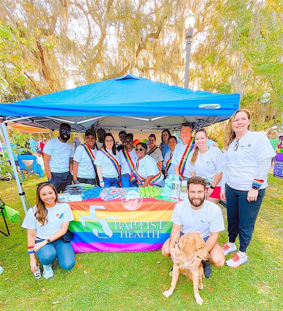 BaptistHealthJx's tweet photo. After not taking place the last two years, our team members were especially thrilled to be able to volunteer at @JASMYNJaxโs 11th Annual #StridesForPride 5K earlier today! ๐ณ๏ธโ๐
#BaptistProud #BaptistPride https://t.co/lbGf9Of0lz