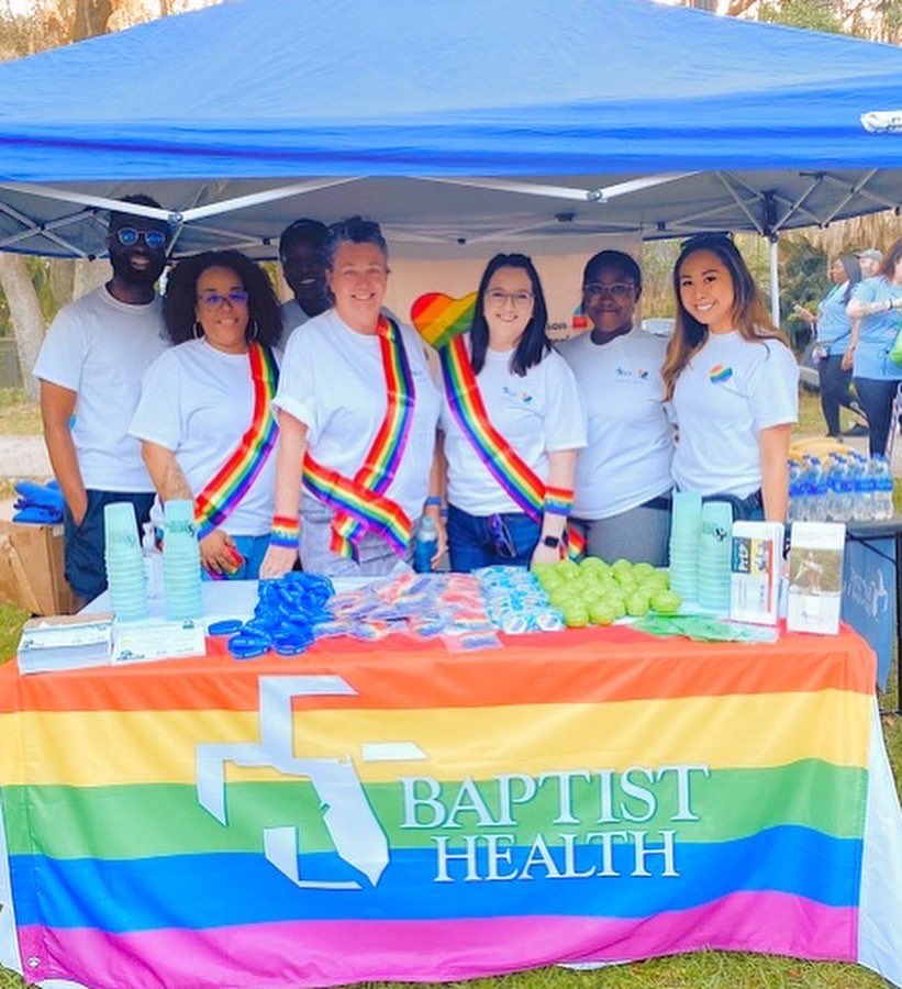 BaptistHealthJx's tweet photo. After not taking place the last two years, our team members were especially thrilled to be able to volunteer at @JASMYNJaxโs 11th Annual #StridesForPride 5K earlier today! ๐ณ๏ธโ๐
#BaptistProud #BaptistPride https://t.co/lbGf9Of0lz