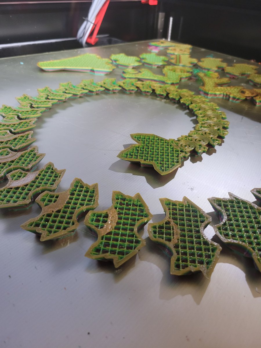Kimberlyjws's tweet photo. 112 hours to go #3Dprinting #cinderwing #articulateddragon https://t.co/7ILMxD8Yq6