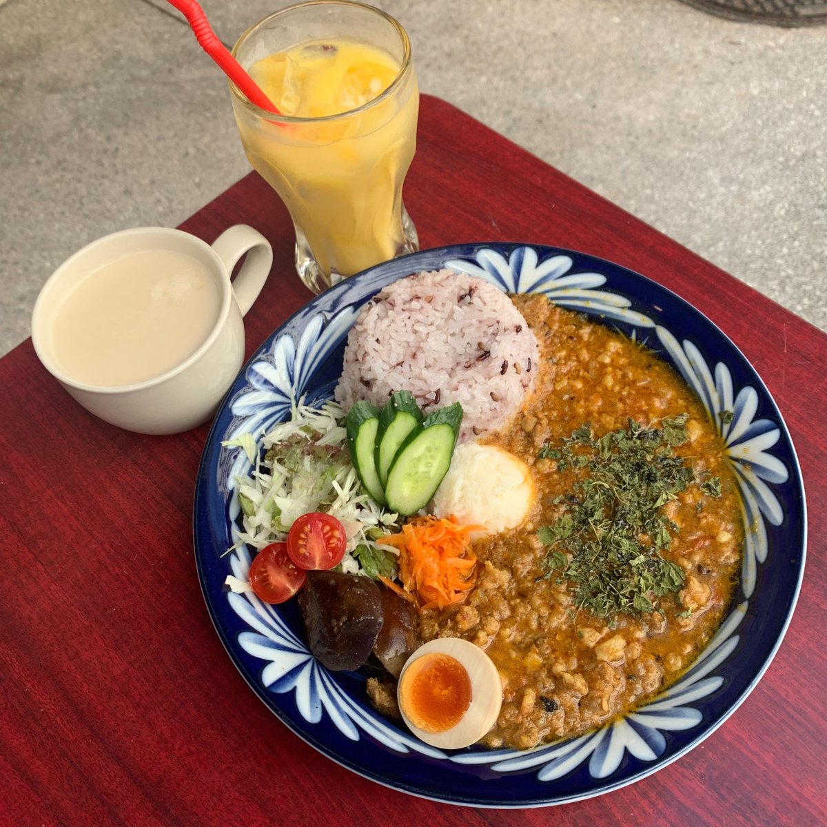 odashispice's tweet photo. 本日も11:30からランチ営業です!
あいにくの雨ですが、お待ちしてます。

オトクなお出汁スープ、ドリンク、スパイスカレーのセットでぜひご注文ください。

テイクアウト、デリバリーのご注文もお待ちしてます。
宜しくお願い致します。 https://t.co/ASMkz9ORqy