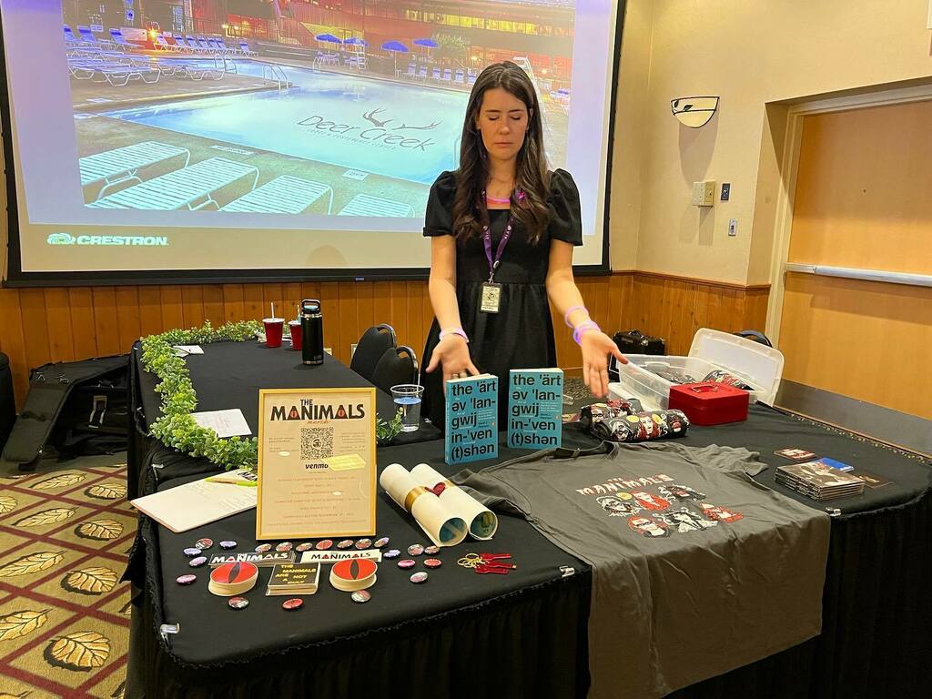 Lead singer Hannah of the Hannahmals showing off her merch. instagr.am/p/Cctx08Tr7ky/