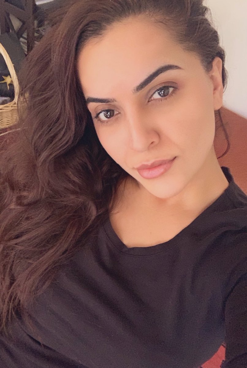 SadafJadran's tweet photo. Happy lazy Sunday, my friends ❤️ https://t.co/iJfapCTmVv
