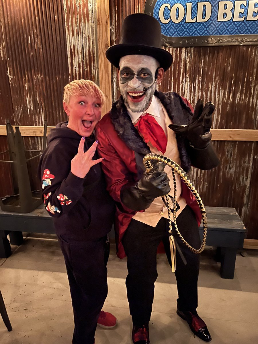 blklkp's tweet photo. .#Legendary @RanWestWrestlin and #ScaryLarry are here to party hearty marty! #VaudevilleReimagined #RetroCircusPresents #LombardIllinois #DeathmatchElite https://t.co/Tf898jWWbg
