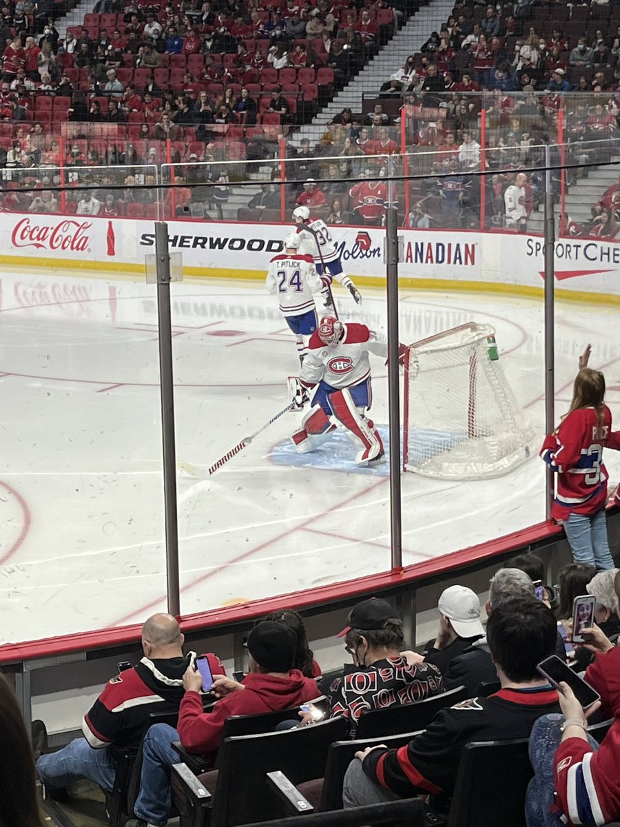 TheHockeyPigeon's tweet photo. Hi Carey! #habsforthecup #habsin4 https://t.co/l7XVDT9TCP
