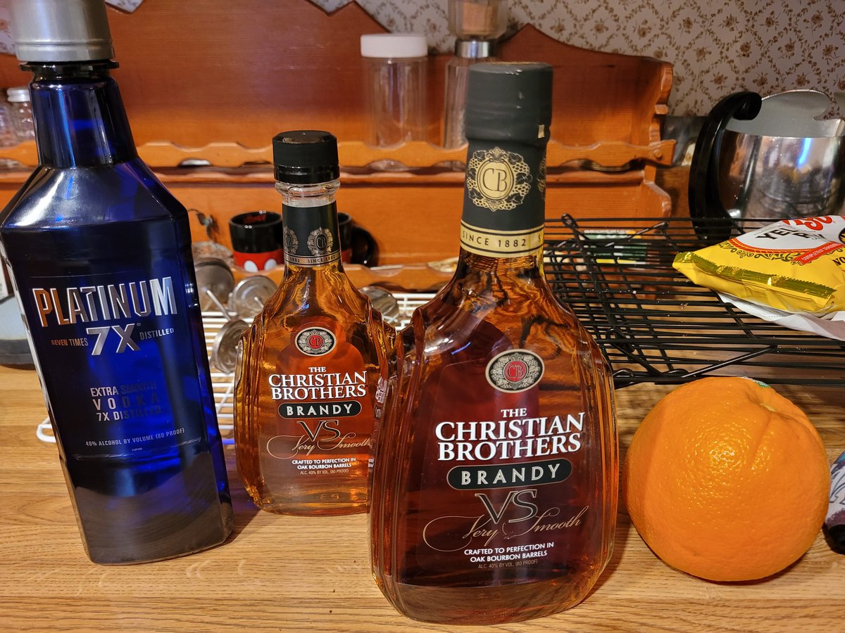 RedShieldGamer's tweet photo. My fiancées grandmother passed on some family recipes for me to try and also add too, so tonight begins my first foray into the world of making homemade Gran Marnier! #DrinkResponsibly #drinkmaking https://t.co/y0IjKdmGk5