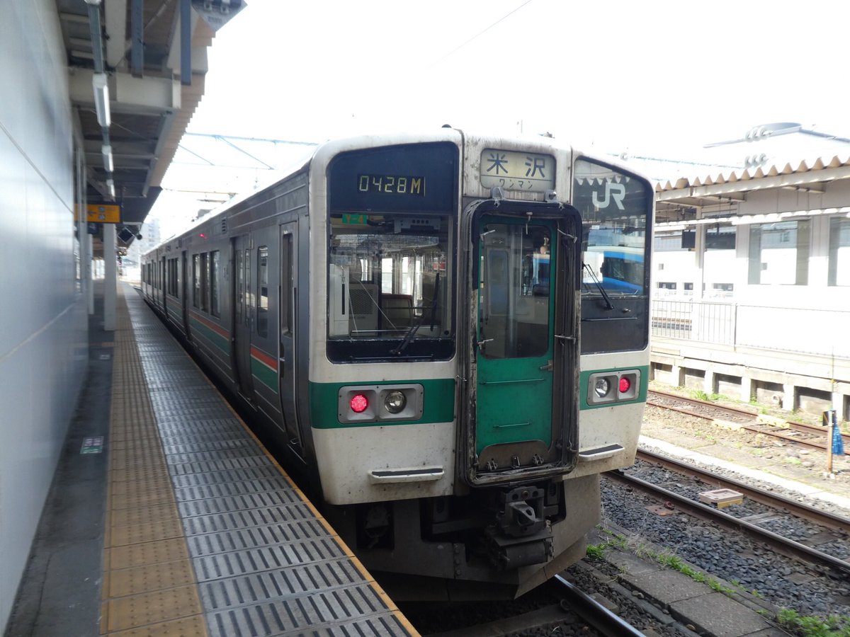 Madaka_You's tweet photo. 新庄ー村山は、この後2時間無いのに2両編成で、隣の舟形では満席に。
細かい乗降が続きます。
ちょうど桜が見頃。
山形で50分弱の大休止の後、列車番号を変え米沢まで。
客車時代からの伝統は生きています。
719系のコンプレッサーの音が良いね。
#1428M #428M #新庄 #山形 #山形線 #719系 https://t.co/CfJEfU4gag