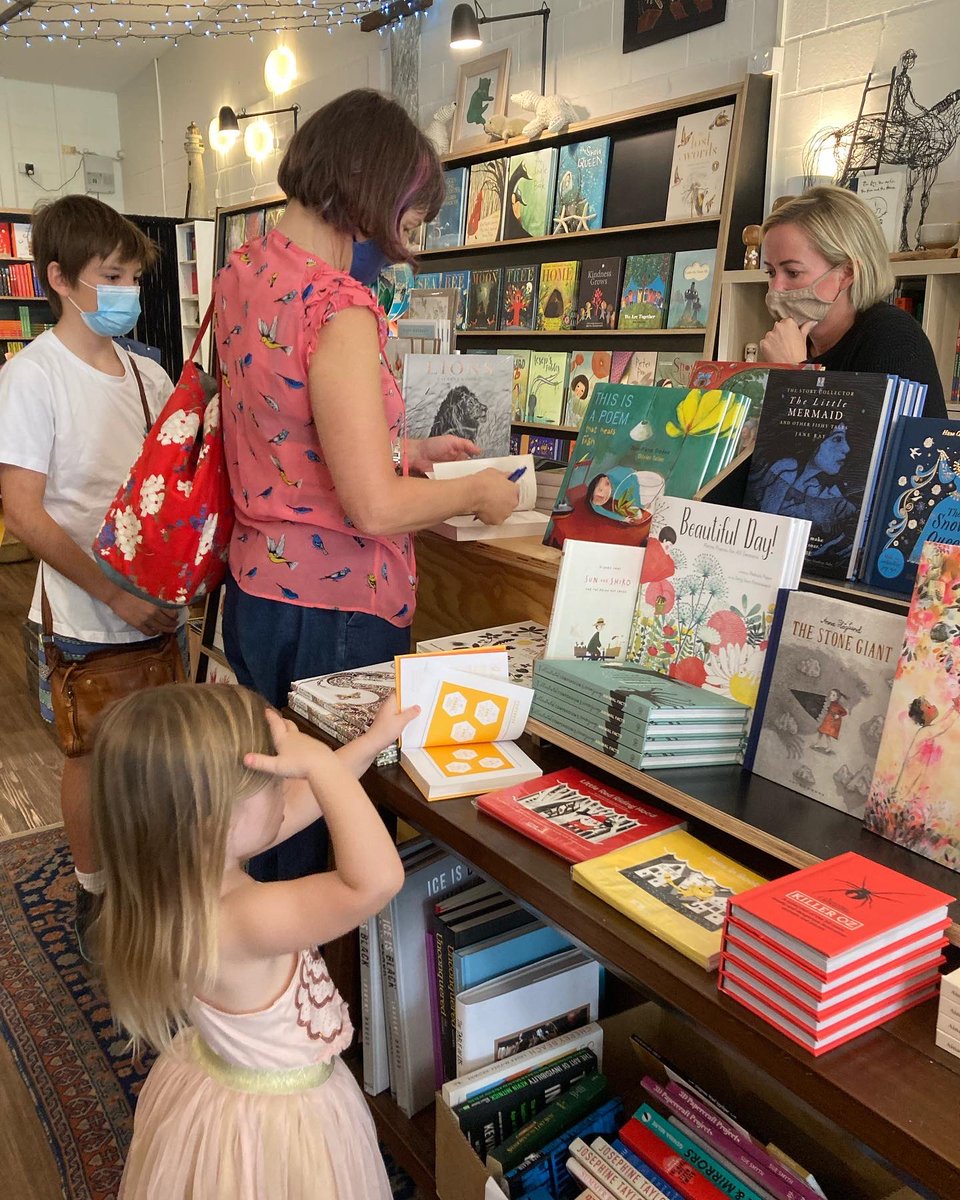 kjginnane's tweet photo. SO amazing to return to WA for the first time as an author to see #WhenDaysTilt on shelves where I grew up - like in beautiful @TextandCo.
If little Karen had known that her future self would sign her book where she once spent dreamy summer hours poking around rock poolsโฆ๐คฏ https://t.co/knbMclTFCF