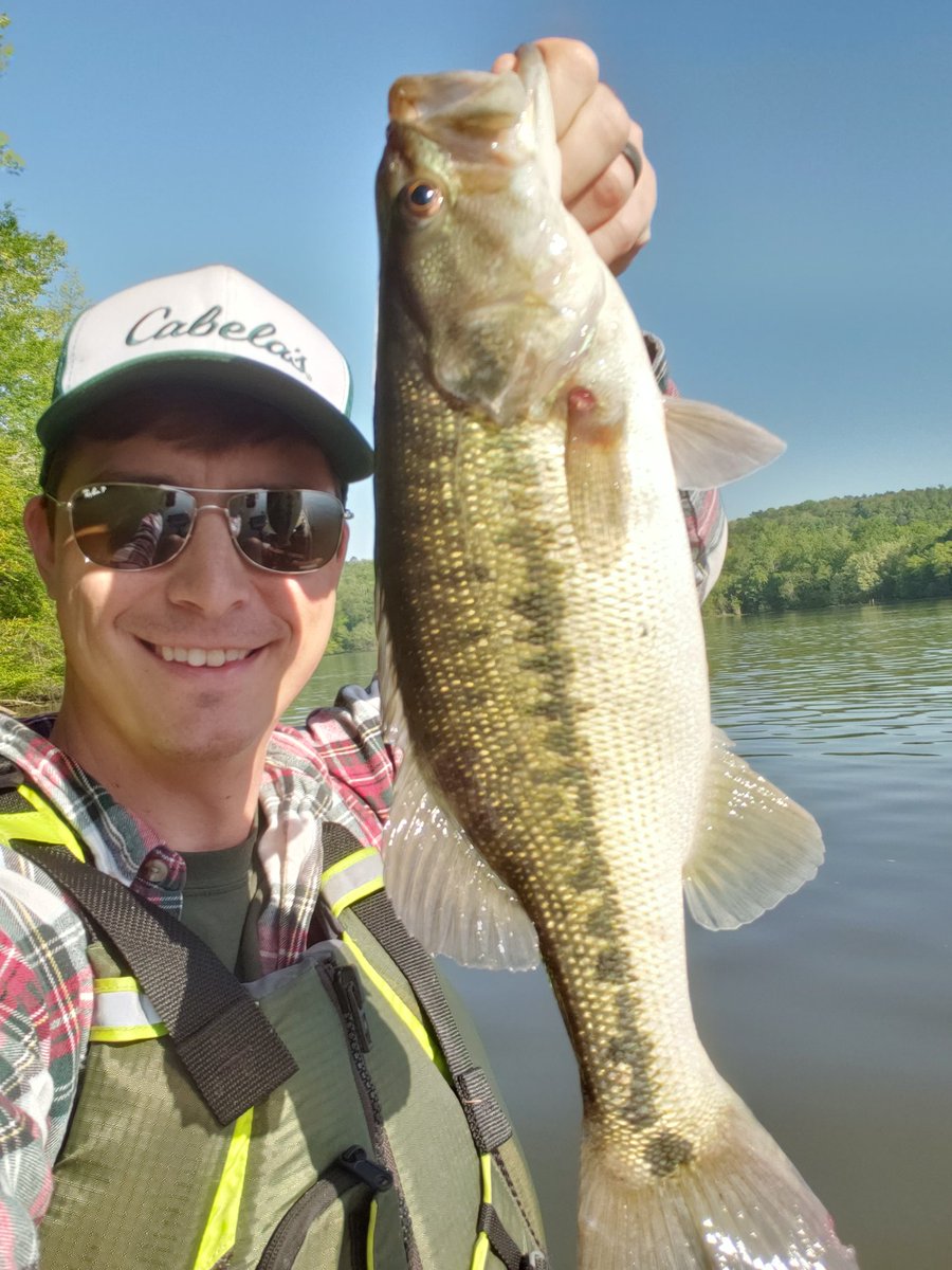JayHookTwitch's tweet photo. Lake Jordan actually has fish. All these years I've considered it the scourge of the coosa lakes. I still do... but I had a great day. Took home 2nd place with 53.25 #fishalabama #nucanoe #bassfishing https://t.co/oNmbhbN1zH