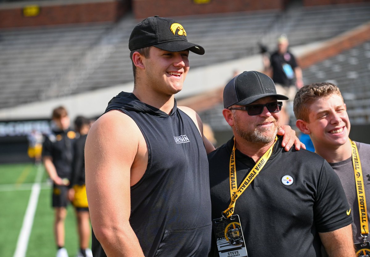 Hawkeye commit Chase Brackney and family at Iowa's Spring Scrimmage today n.rivals.com/content/prospe…