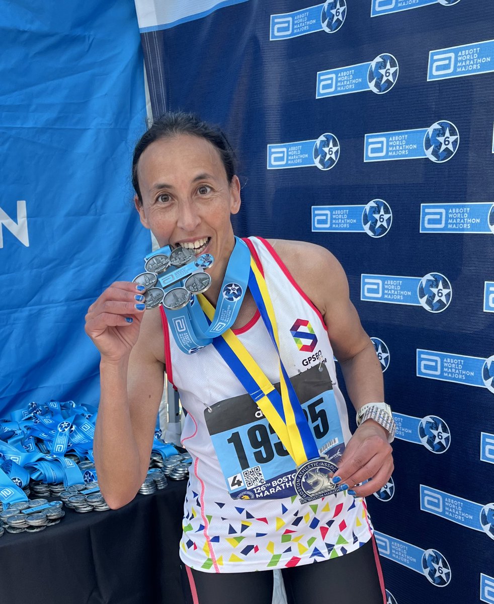 Lundi j’ai enfin couru le fameux marathon de Boston, après l’annulation en 2020 et le Travel ban en 2021 et j’ai enfin bouclé les 6 #WorldMarathonMajors. A moi la fameuse médaille 6 Star !