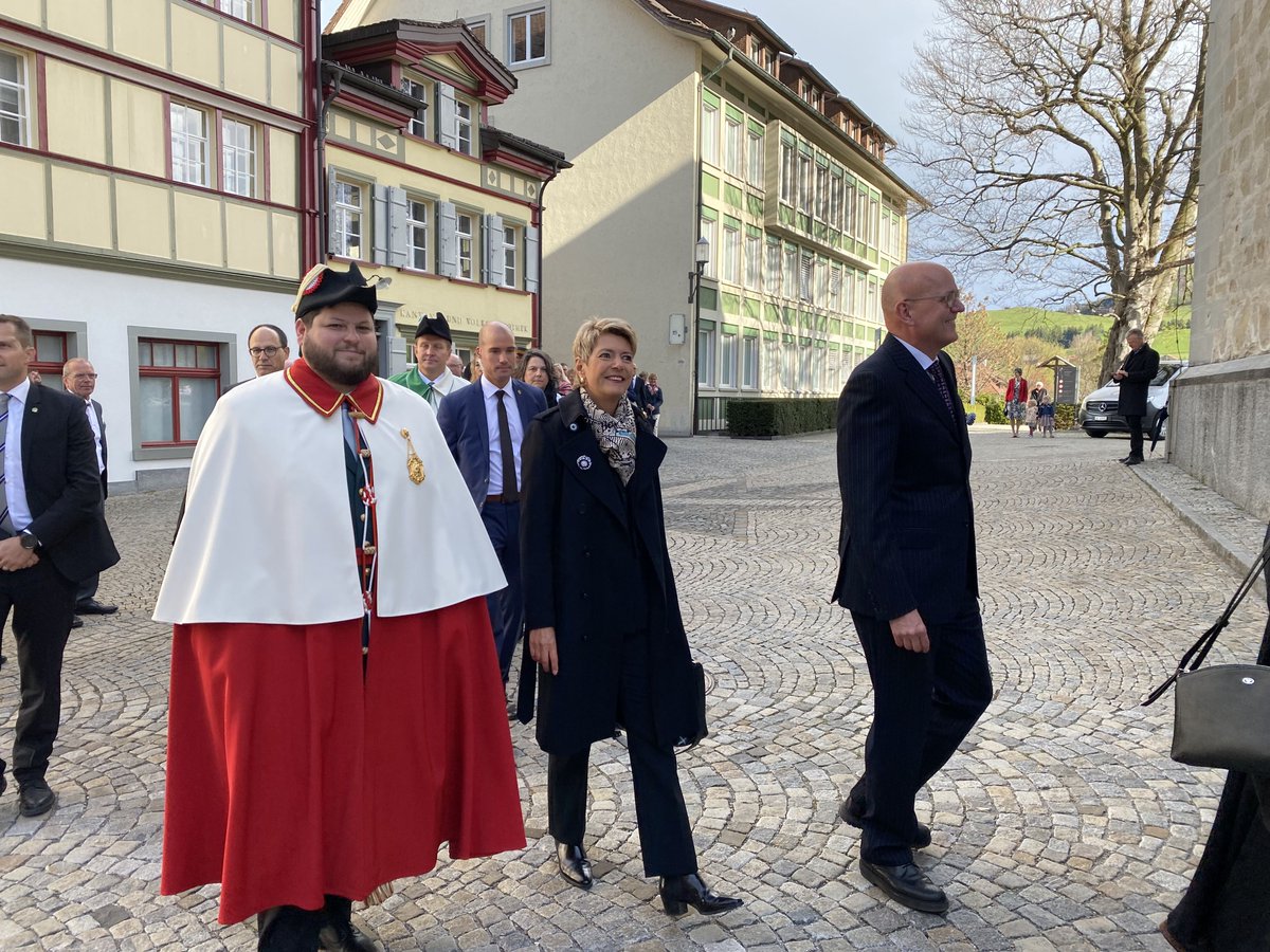 EJPD_DFJP_DFGP's tweet image. Bundesrätin Karin Keller-Sutter nimmt heute an der Landsgemeinde Appenzell als Ehrengast teil. Bevor die Landsgemeinde startet, geht es in die Kirche. @kanton_ai #landsgemeinde #appenzell