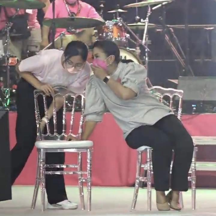 thewednesdayman's tweet photo. Ipagtabi mo ng fruit salad si Jillian. Andyan na yung tita mong mahilig magbaon pauwi. https://t.co/De7ug6X7Bh