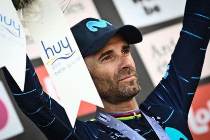 AlbertoArauzM's tweet photo. Día muy especial en la vida de Don Alejandro Valverde Belmonte. Mañana cumple 42 años, y en la carrera que más gloria le ha dado, puede igualar las 5 victorias del mayor extraterrestre del deporte (Merckx). Sin Pogačar, es tan favorito como el que más. Sería tan maravilloso…🤞🏻 https://t.co/GpoVPJIsZB