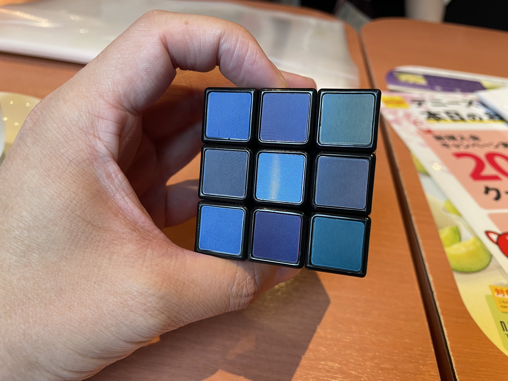 Yami Cubes ついに揃ったぁ キューブで協力してなんとか完成 ルービックキューブ インポッシブル 色が変わる T Co R9kvnjeh24 Twitter