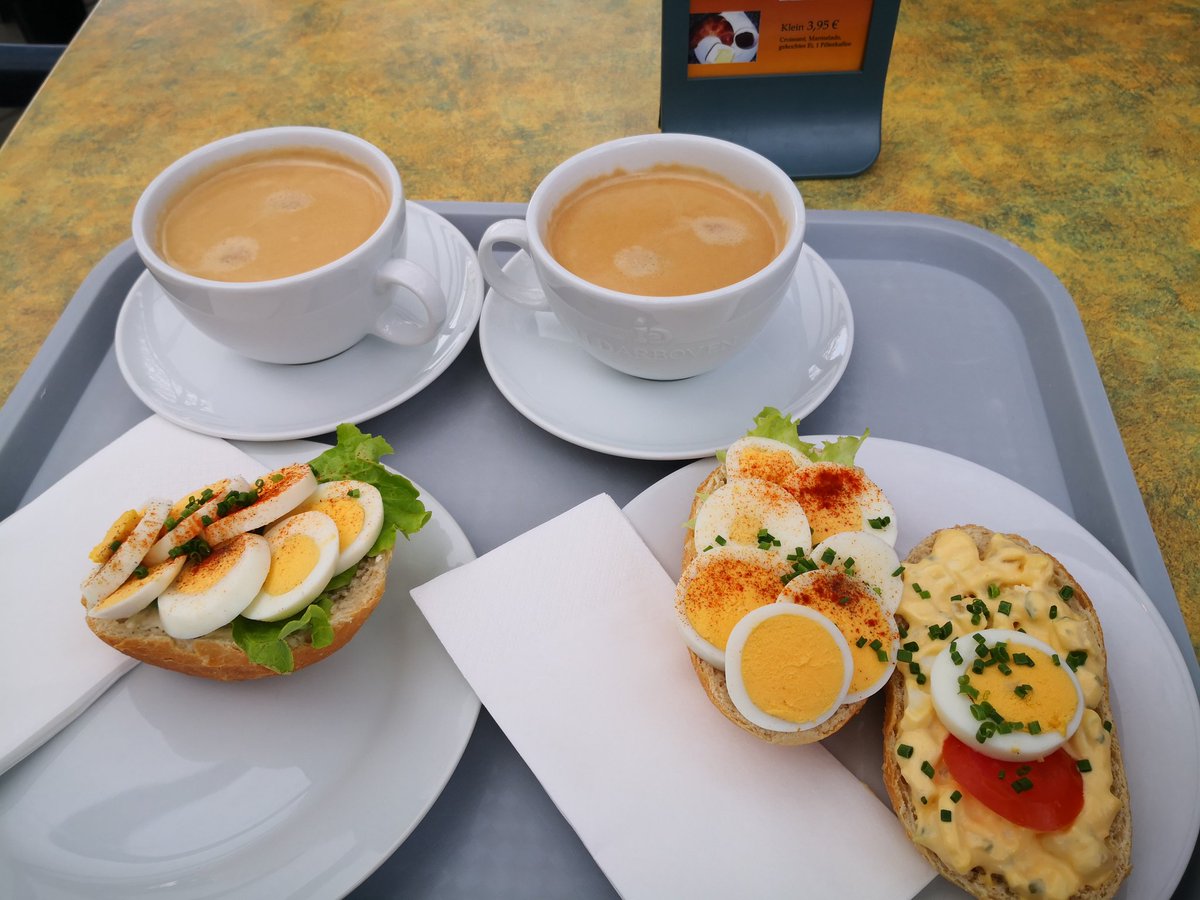 Nocciolinchen's tweet photo. Frühstück vor der der letzten Etappe #Schokofahrt
#Backwahn #Paewesin https://t.co/P2lsUbVKY0