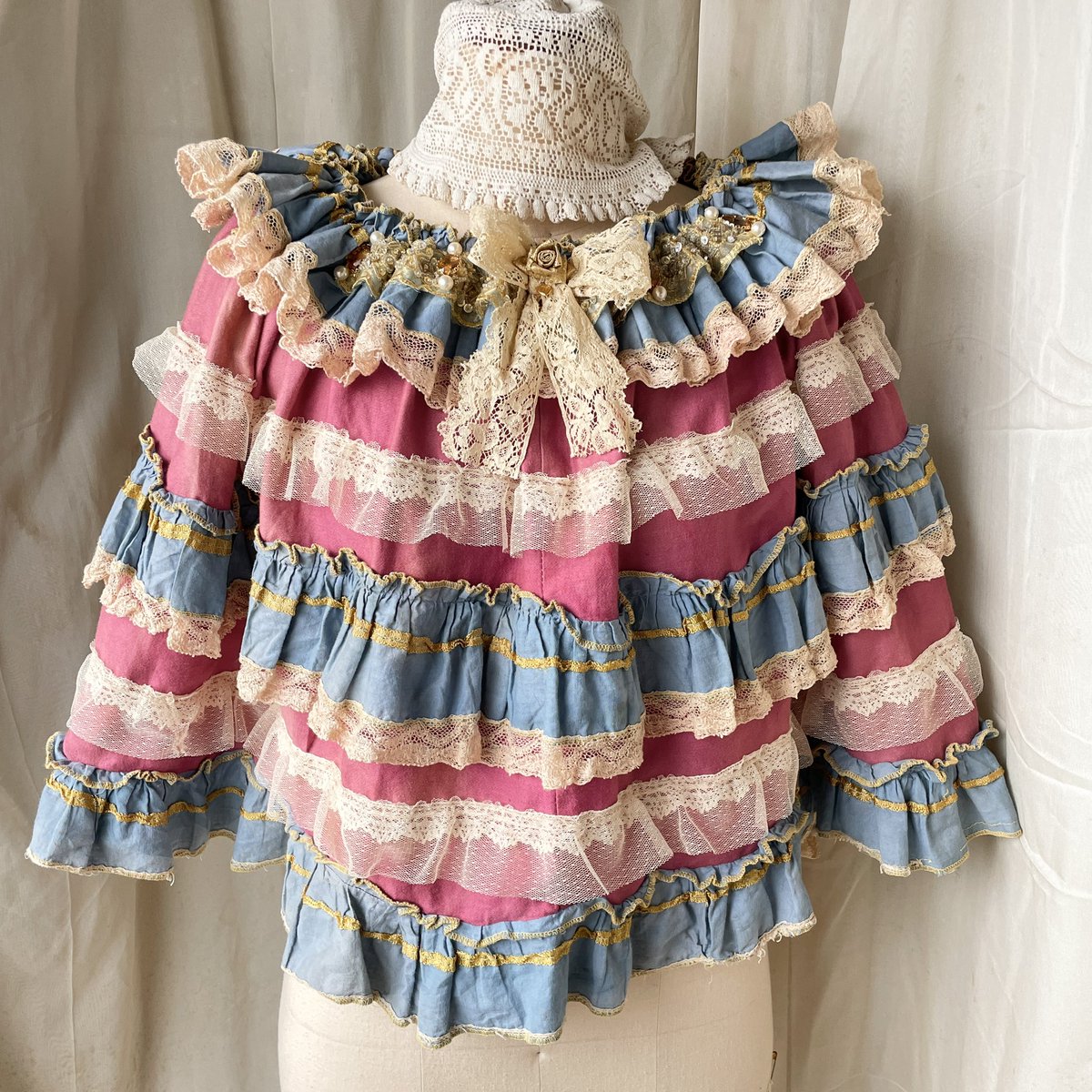 me_samansa's tweet photo. 🥀APOLIA collaboration Paradise 🥀

me-meno special tops✨

APOLIAカラーのアンティークスカートを解体して制作したボリュームたっぷりのトップス♡
後ろと両サイドリボン空きなのでいろんなお洋服に重ねられます。((茉莉花 https://t.co/Blpdd5pSCm
