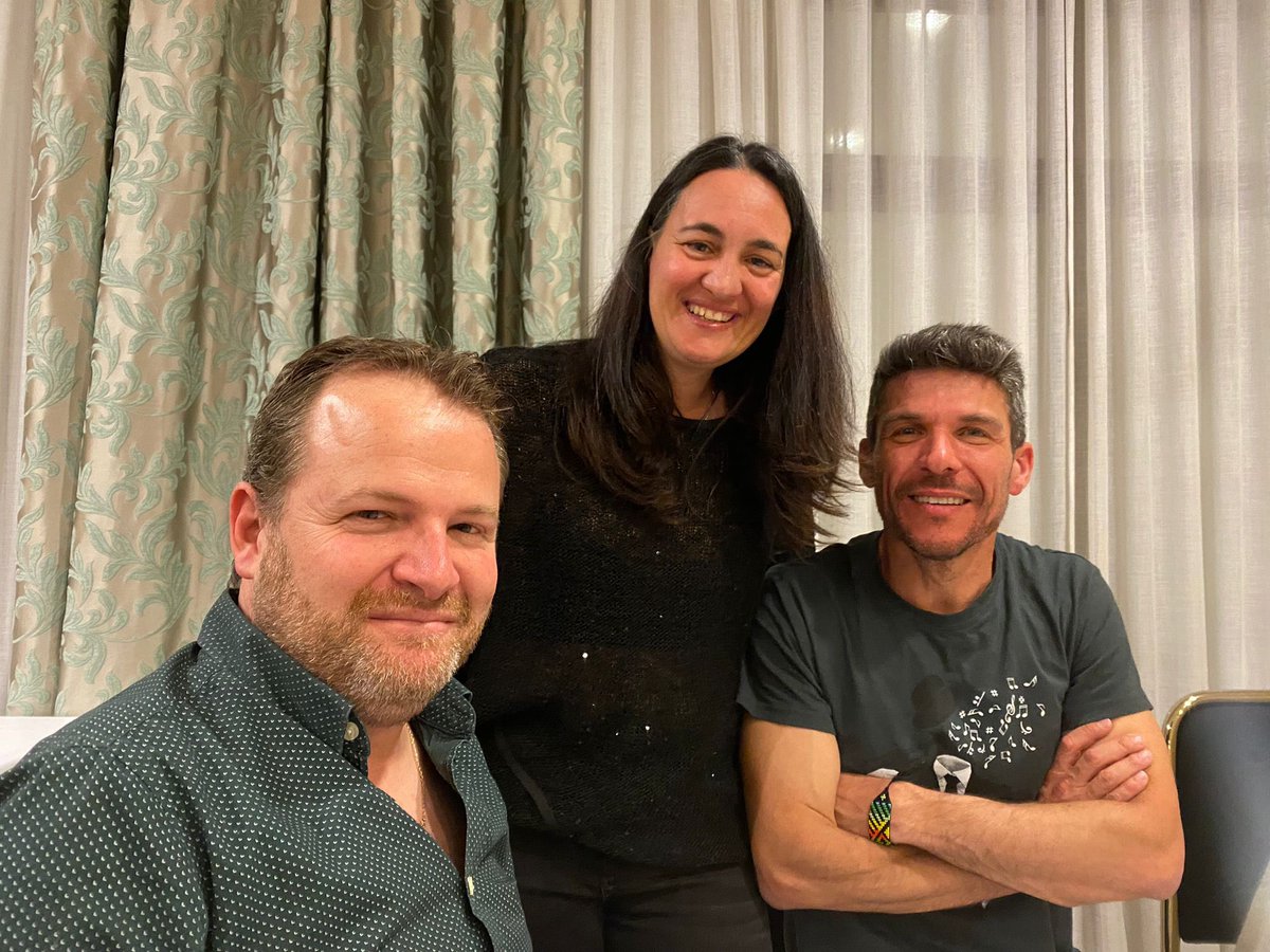 marser_edu's tweet photo. Desvirtualizaciones y reencuentros con  profesionales q admiro. #ClaustroDigital y a #EncuentrosDocentes en #EABE22 nos permite conectar y compartir. ¡Muchas sinergias y un gran capital intelectual! #MeSientoAfortunada Faltan muchos por nombrar #GraciasX_ser_y_estar @EABE2020 https://t.co/B4U4bHniWv
