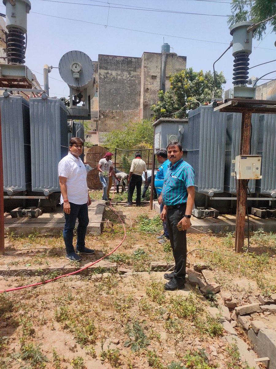 SDO2Mughalsarai's tweet photo. Switchyard maintenance at 33/11 KV Sub-station Allahpur Prayagraj in presence of EE Rambagh @UPPCLLKO @ChairmanUppcl @MD_PuVVNL @ceelec_ald @puvvnlprayagraj @Eudc1prayagraj @RnSingh22038654 https://t.co/pnjJbTEDmq